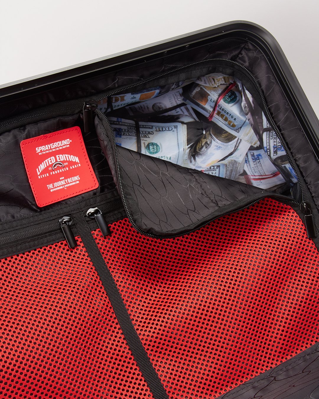 SHARKITECTURE MOLDED 29? FULL-SIZE LUGGAGE
