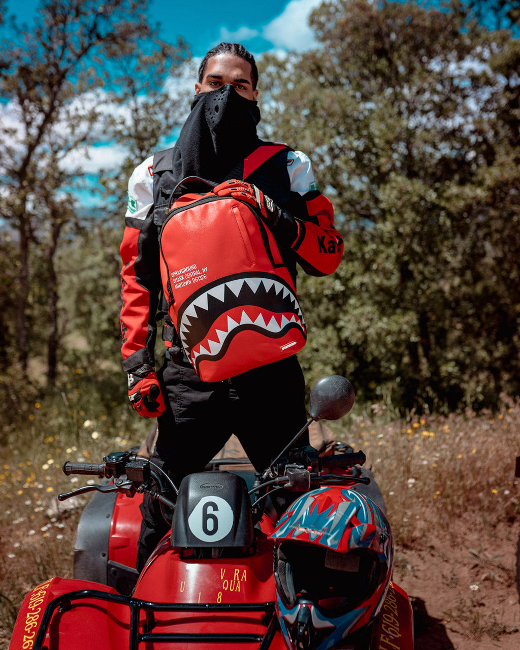 SHARK CENTRAL (RED) (DLXV)