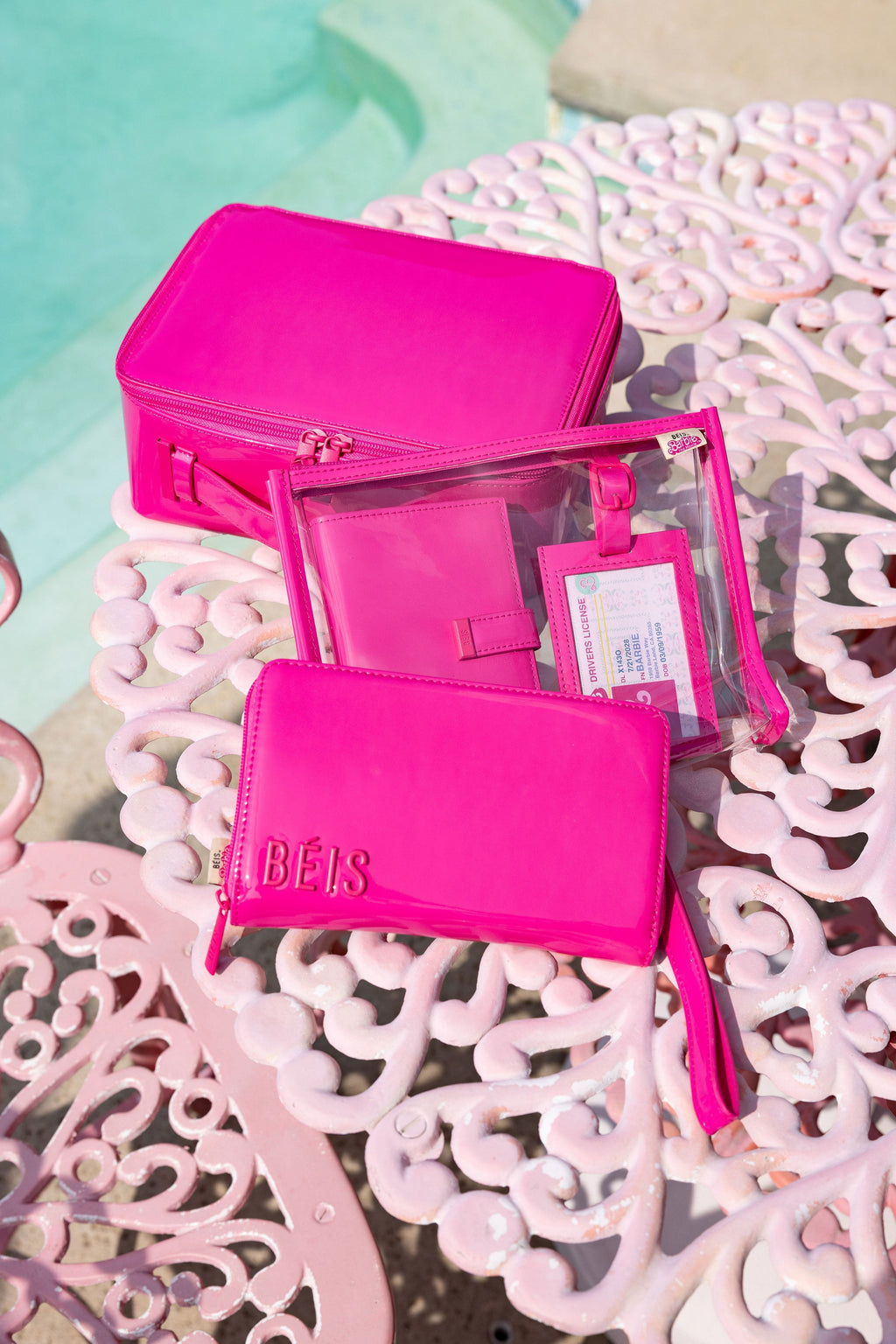 The Passport & Luggage Tag Set in Barbieª Pink