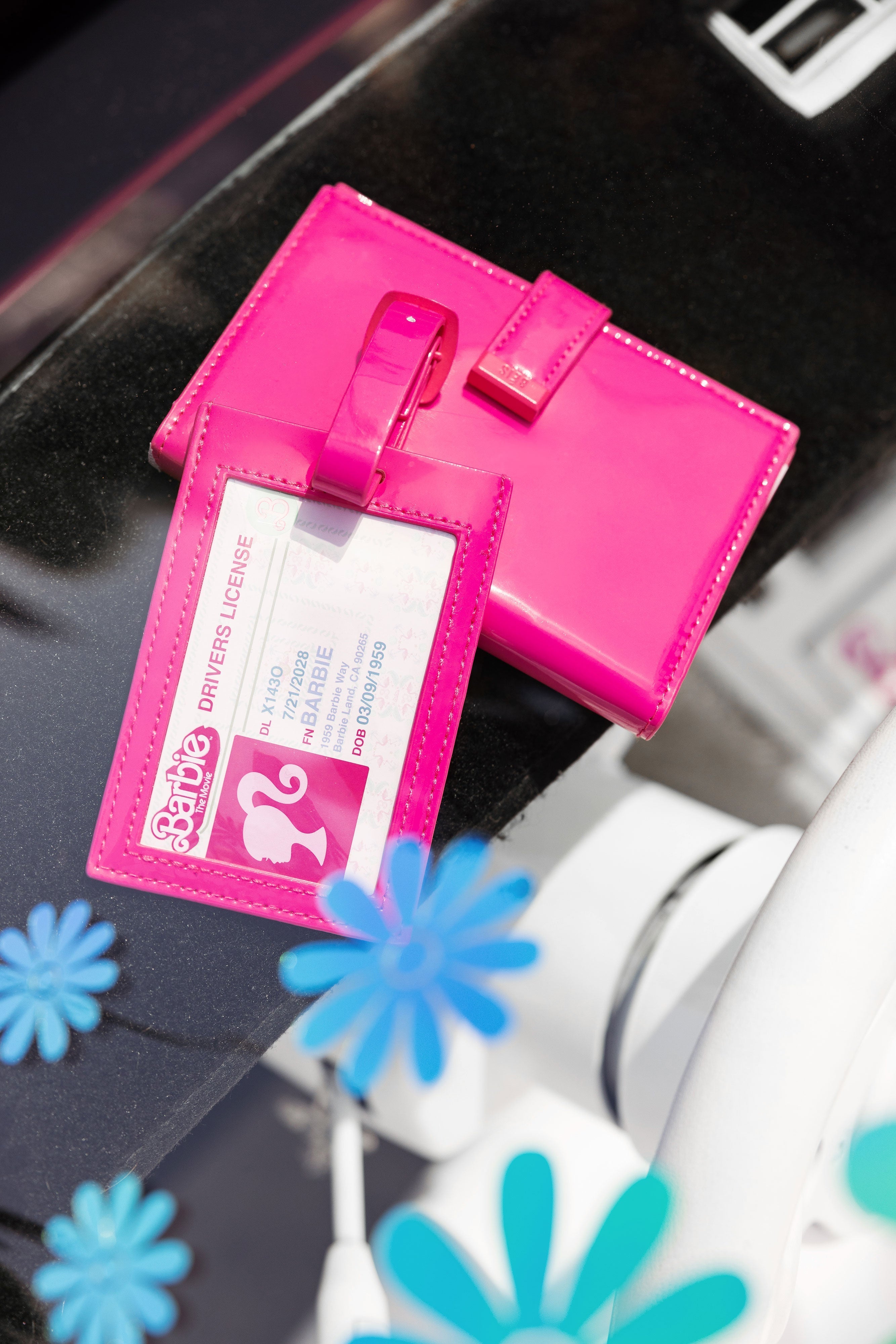 The Passport & Luggage Tag Set in Barbieª Pink