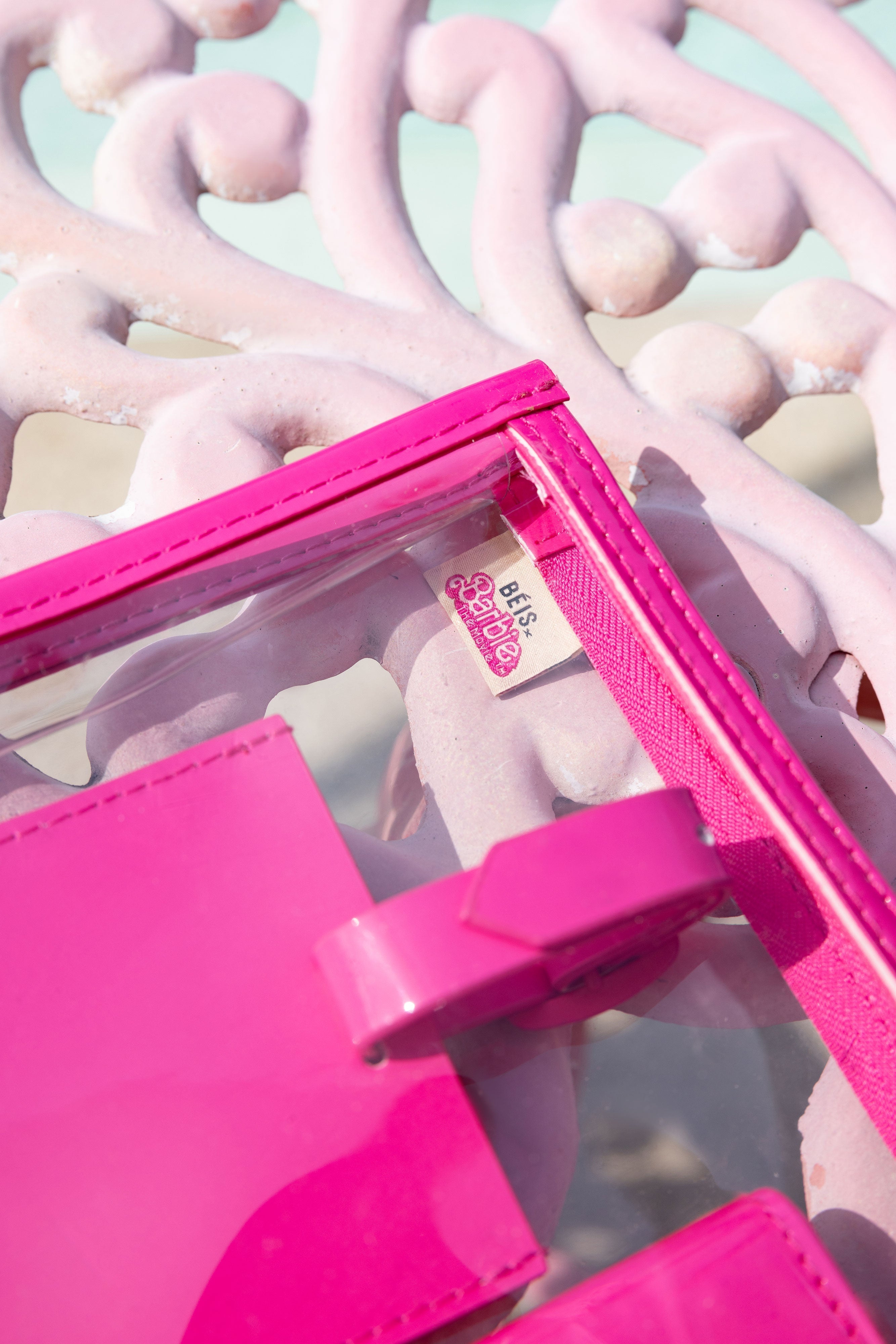 The Passport & Luggage Tag Set in Barbieª Pink
